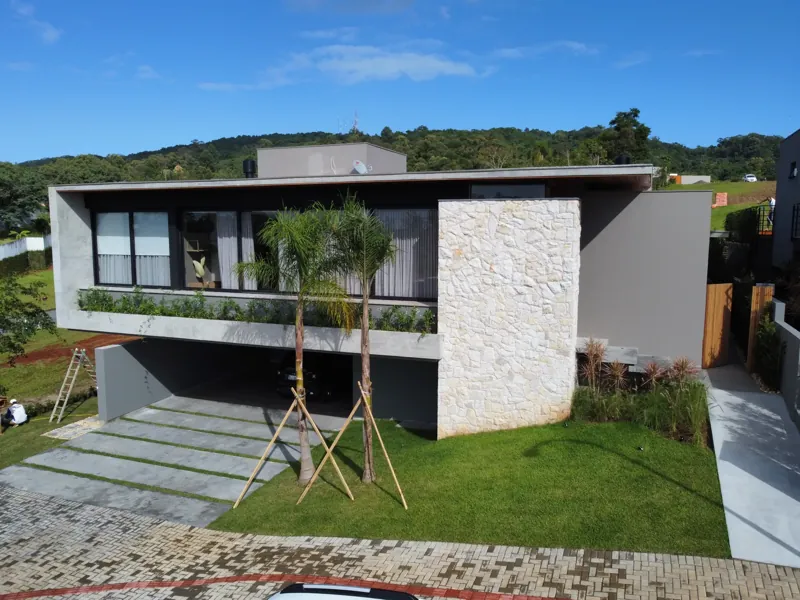 High end house built by EZA Engenharia in Santa Catarina, Brazil
